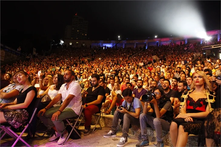 Hande Yener'den Harbiye'de büyük şov!