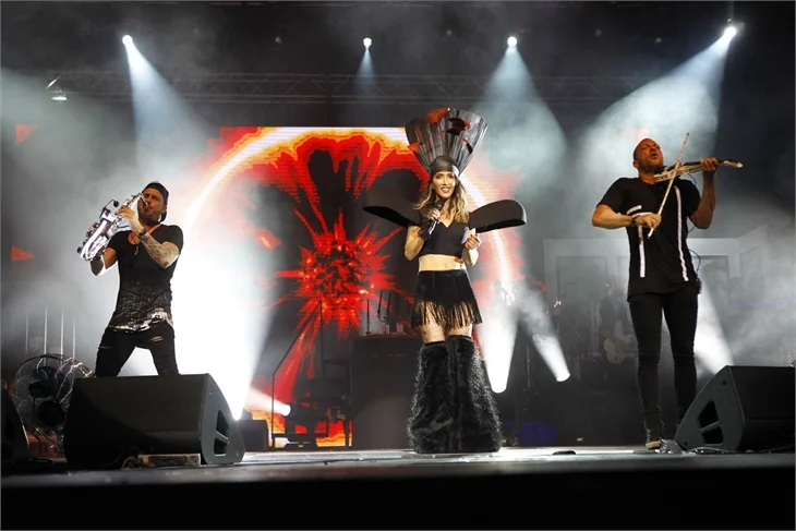 Hande Yener'den Harbiye'de büyük şov!