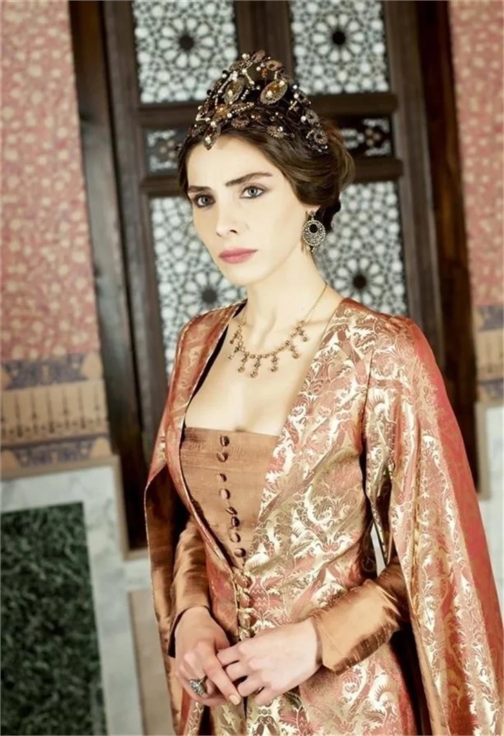 Nur Fettahoğlu'ndan bebek müjdesi