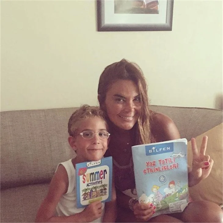 Özlem Yıldız ve Sinan Serter oğulları Demir ile tatilde
