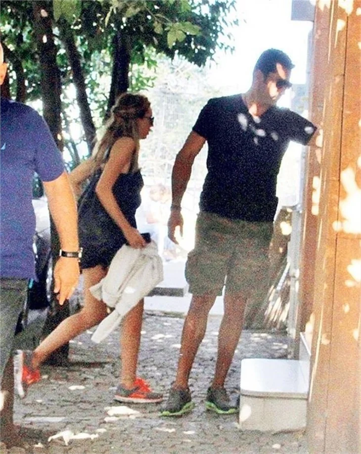 Sinem Kobal ve Kenan İmirzalıoğlu Çeşme yolunda