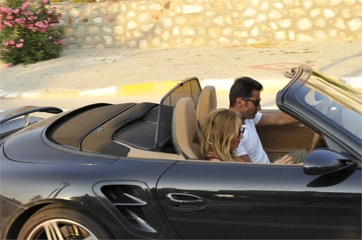 Sinem Kobal ve Kenan İmirzalıoğlu Çeşme yolunda