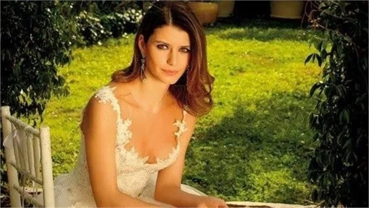 Beren Saat'in paylaştığı fotoğrafa tepki yağdı