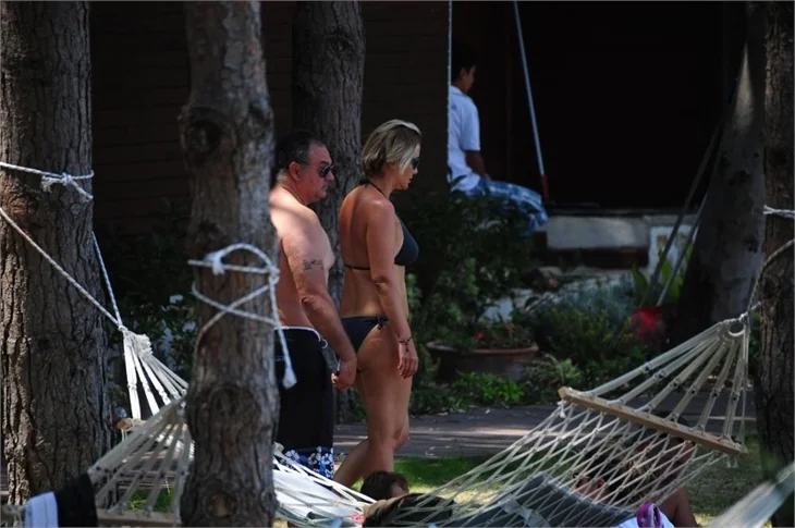 Berna Laçin ailesiyle tatilde