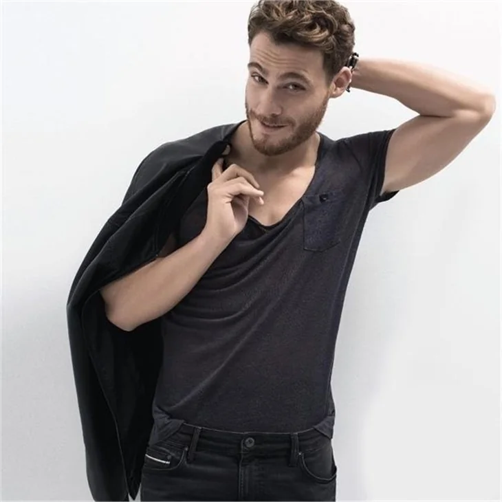 Kerem Bürsin'in partneri bulunamadı