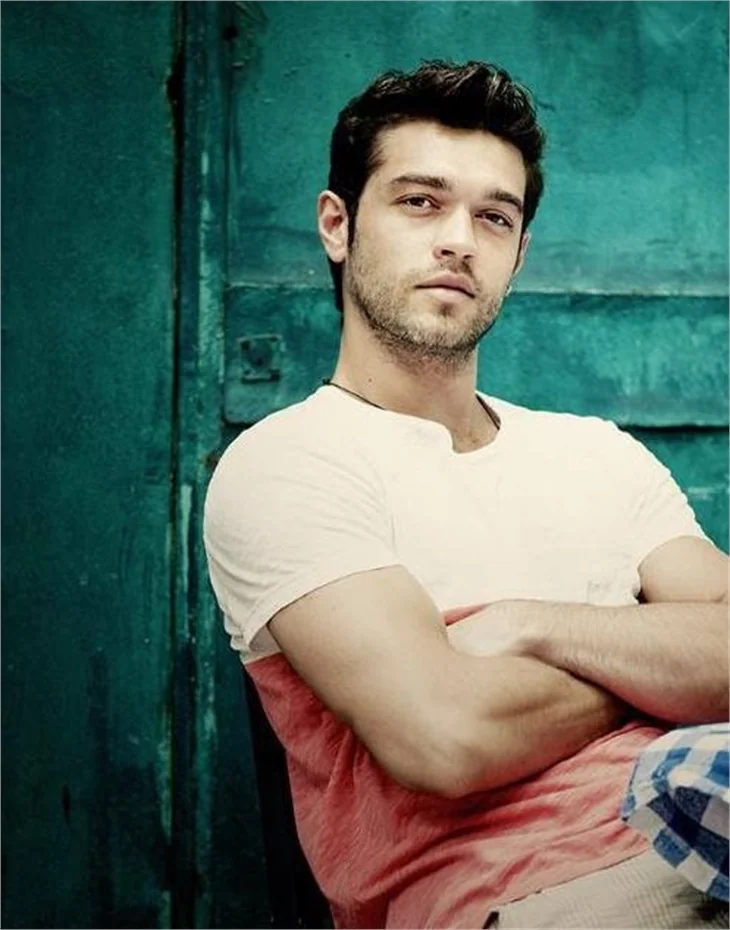 Burak Özçivit 'in düşmanı olacak