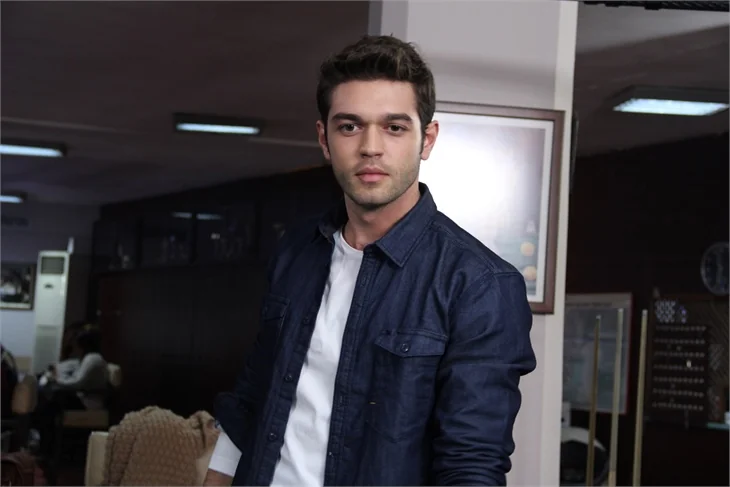 Burak Özçivit 'in düşmanı olacak