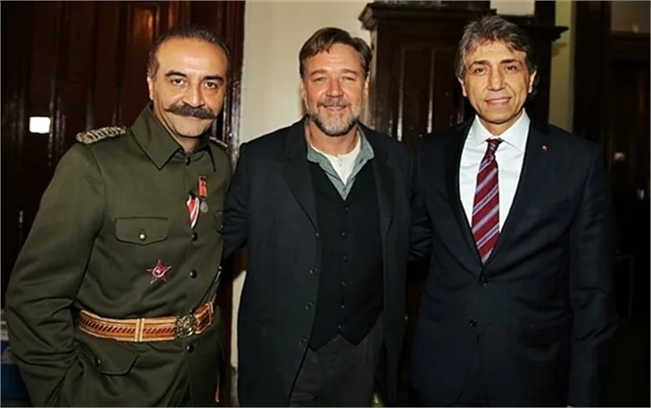 Yılmaz Erdoğan'dan Cem Yılmaz'a gönderme