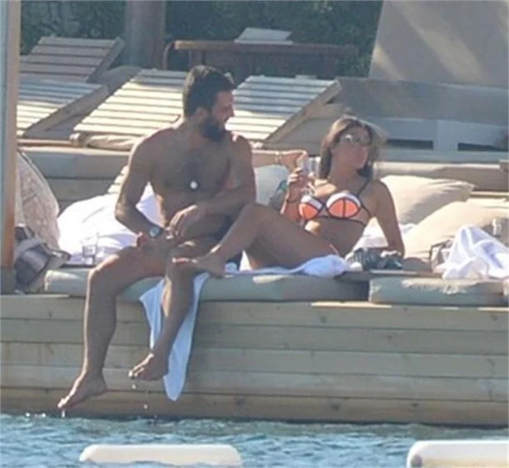 Arda Turan'dan Aslıhan Doğan'a romantik hediye