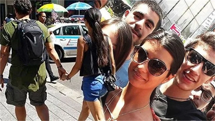 Tuba hayranlarından yine kaçamadı