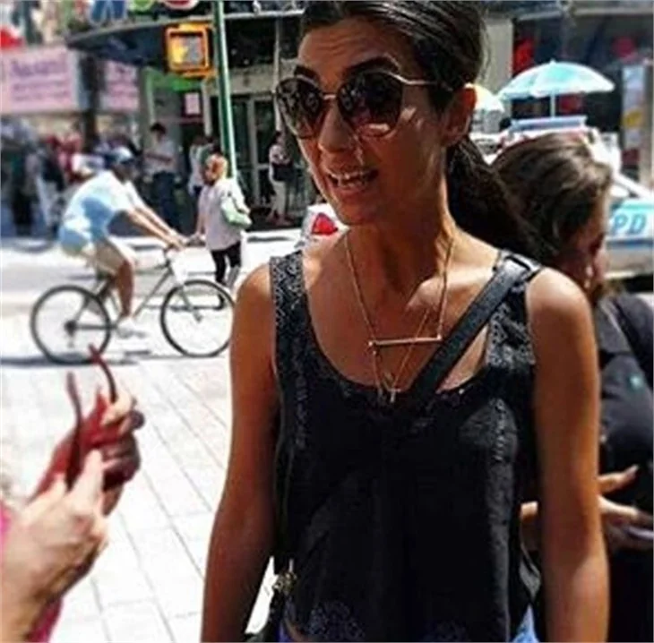 Tuba hayranlarından yine kaçamadı