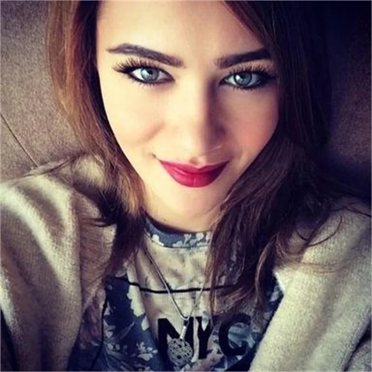 Güzel oyuncu sette fenalaştı!