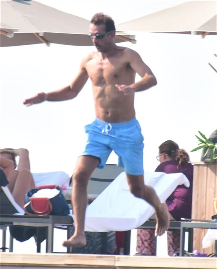 Işıl Reçber'den bikini şov!