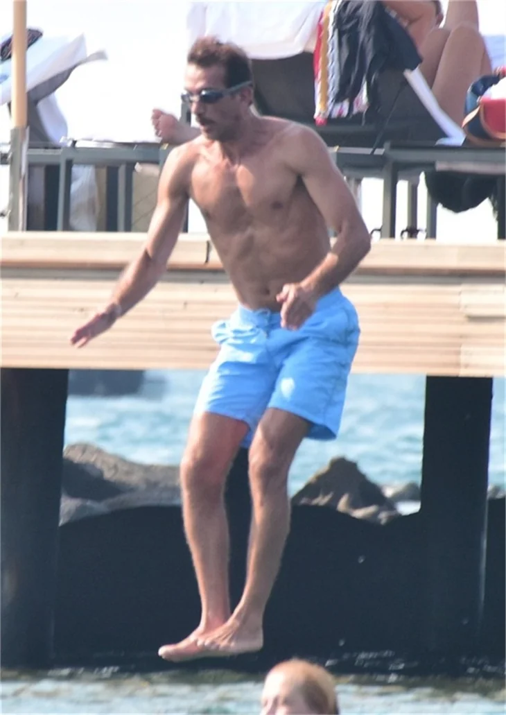 Işıl Reçber'den bikini şov!