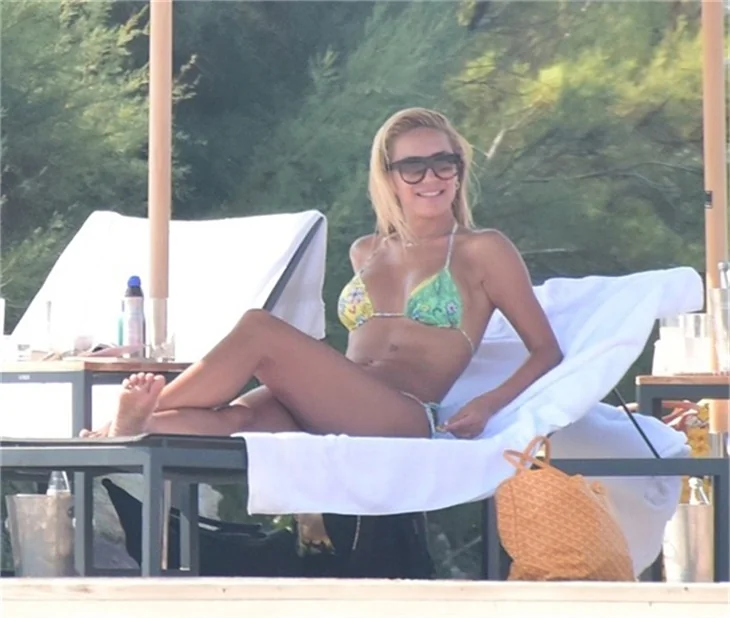 Işıl Reçber'den bikini şov!