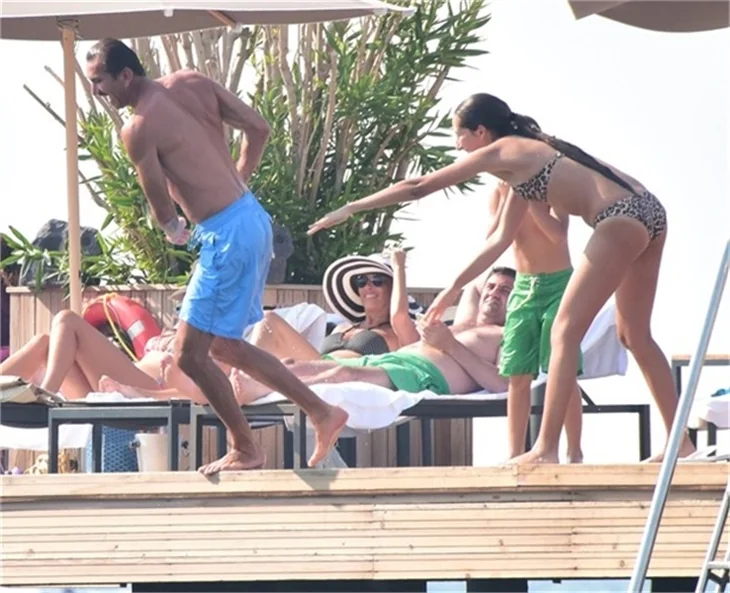 Işıl Reçber'den bikini şov!