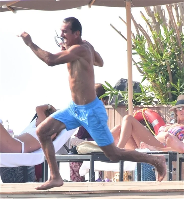 Işıl Reçber'den bikini şov!