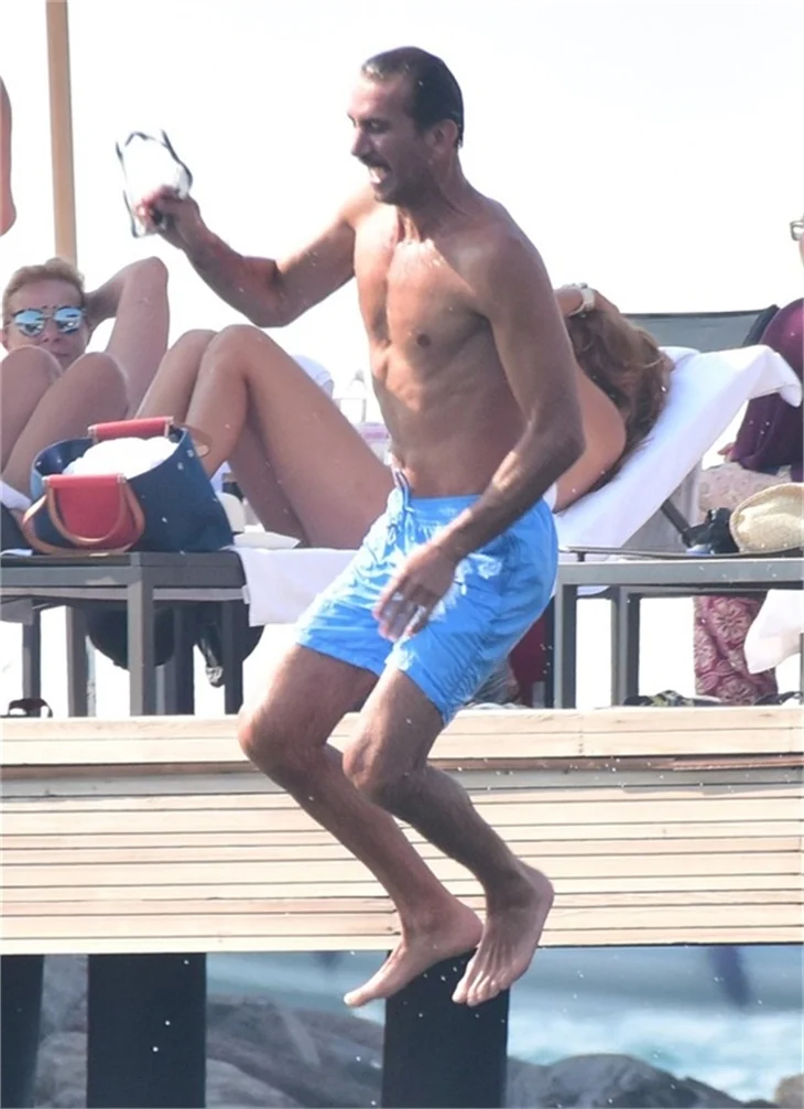 Işıl Reçber'den bikini şov!