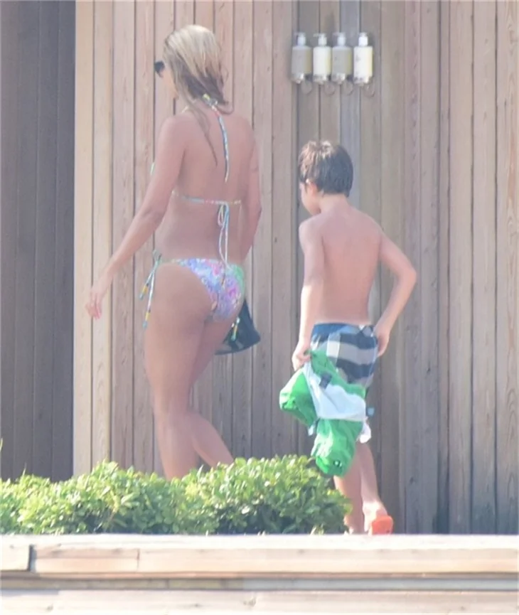 Işıl Reçber'den bikini şov!