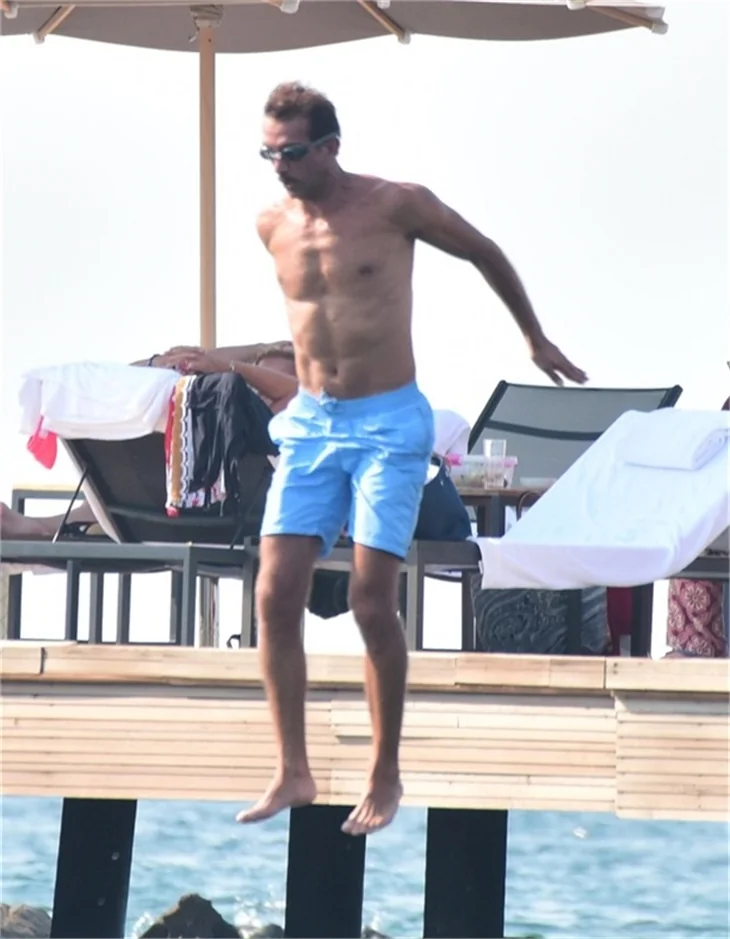 Işıl Reçber'den bikini şov!