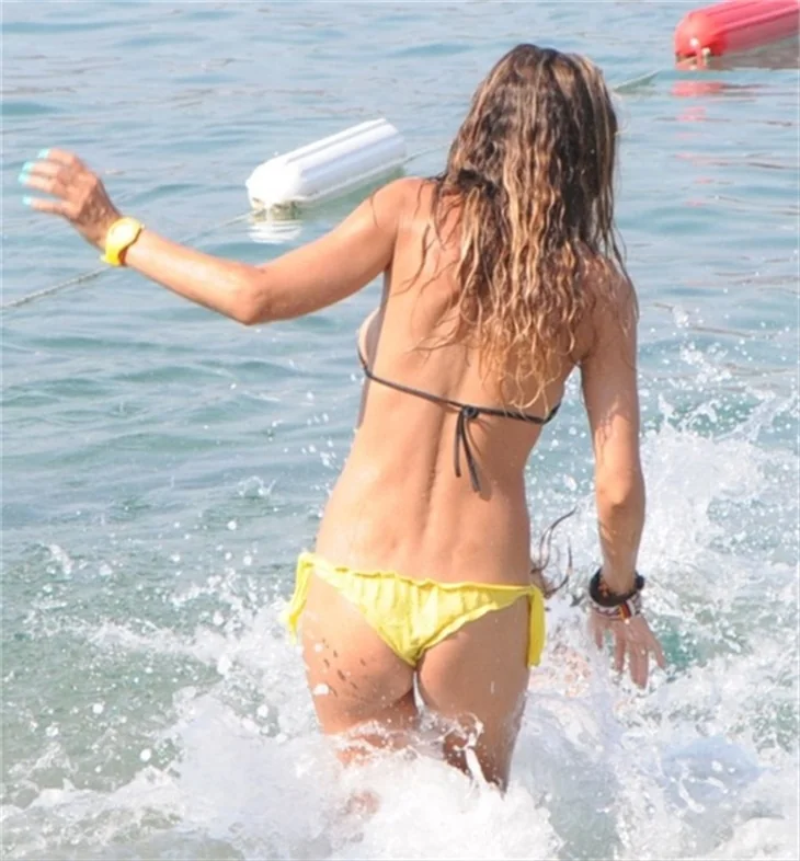 Leyla Bilginel'in seksi dönüşü!