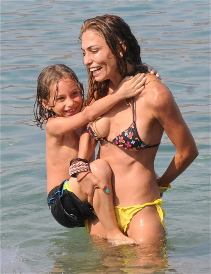 Leyla Bilginel'in seksi dönüşü!