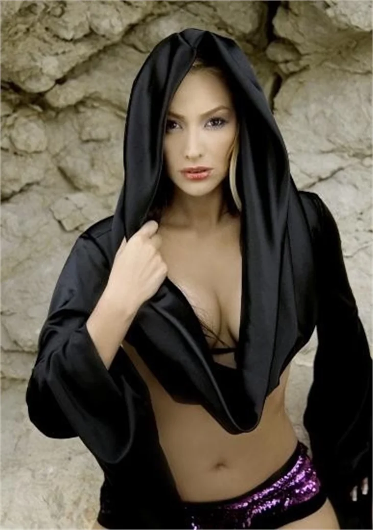 Aylin Coşkun'dan plajda şov!