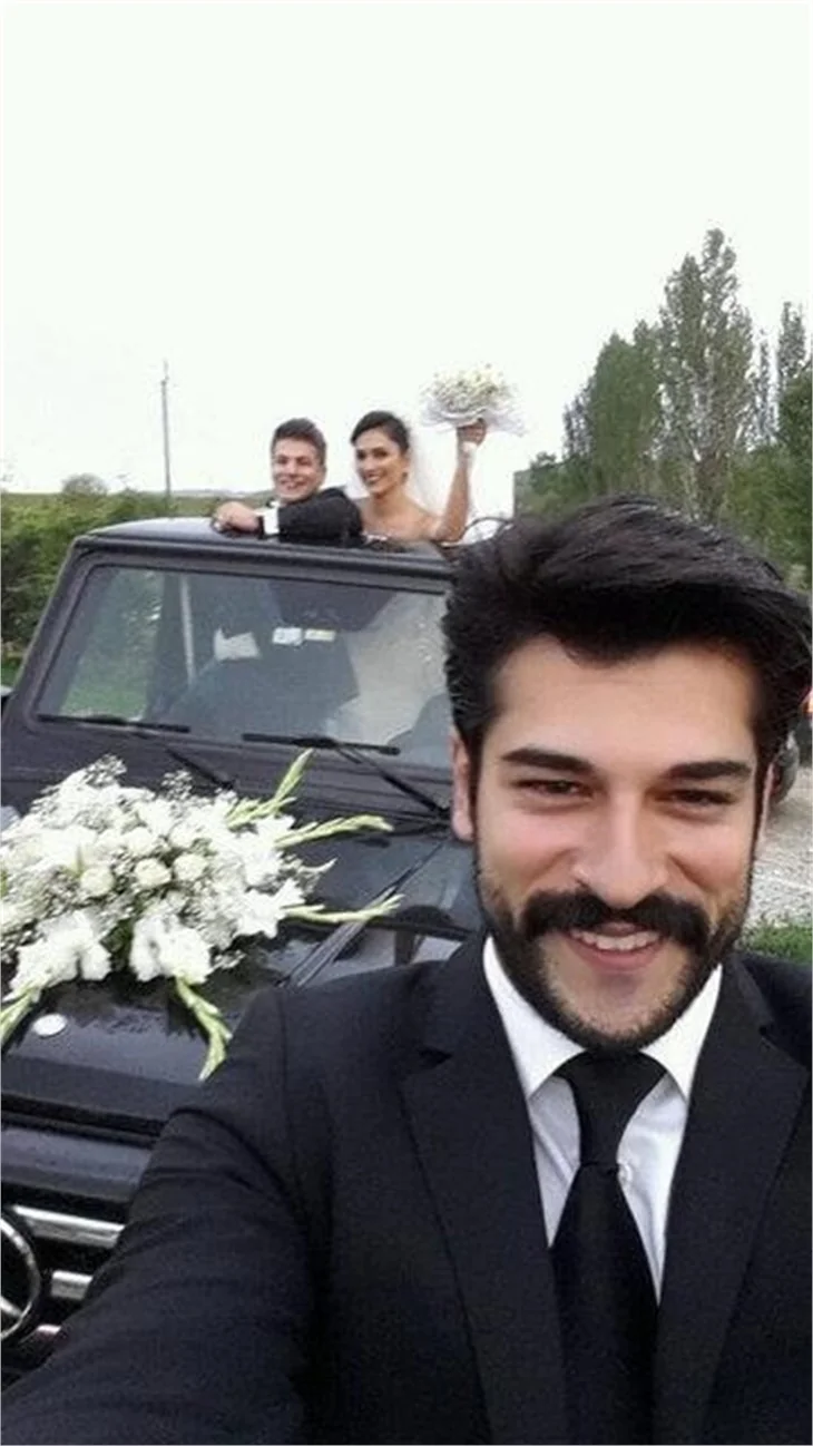 Burak Özçivit'ten şaşırtan paylaşım!
