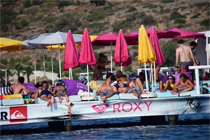 Özge Özberk'in sevgilisi ile tatil keyfi