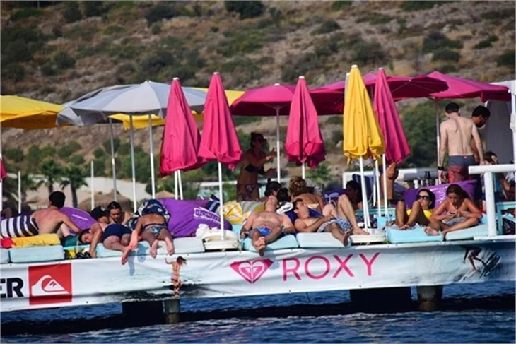Özge Özberk'in sevgilisi ile tatil keyfi