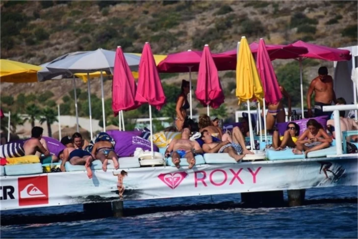 Özge Özberk'in sevgilisi ile tatil keyfi
