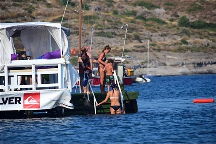 Özge Özberk'in sevgilisi ile tatil keyfi