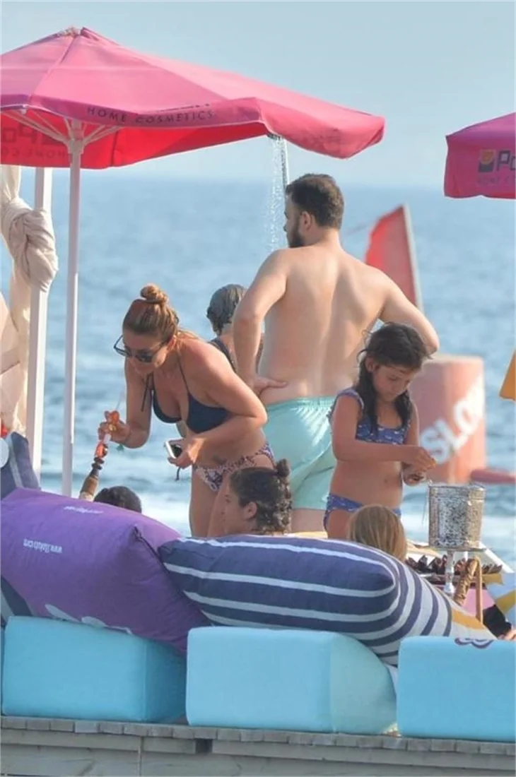 Özge Özberk'in sevgilisi ile tatil keyfi
