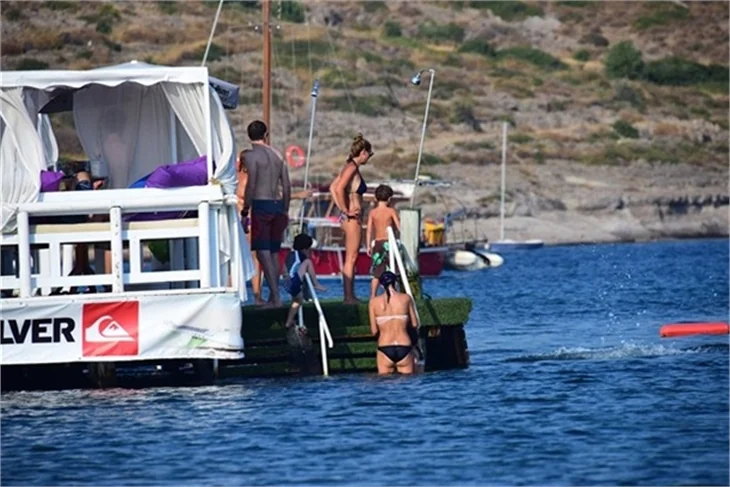 Özge Özberk'in sevgilisi ile tatil keyfi