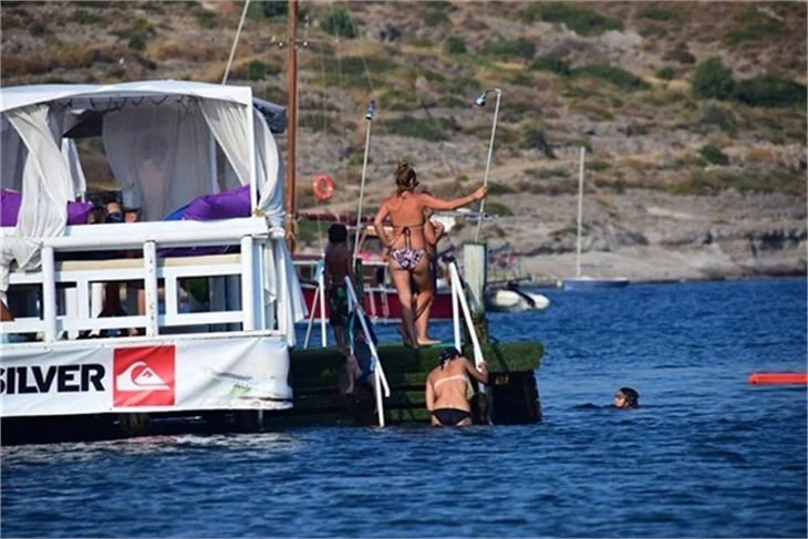 Özge Özberk'in sevgilisi ile tatil keyfi