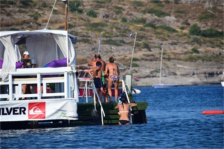 Özge Özberk'in sevgilisi ile tatil keyfi