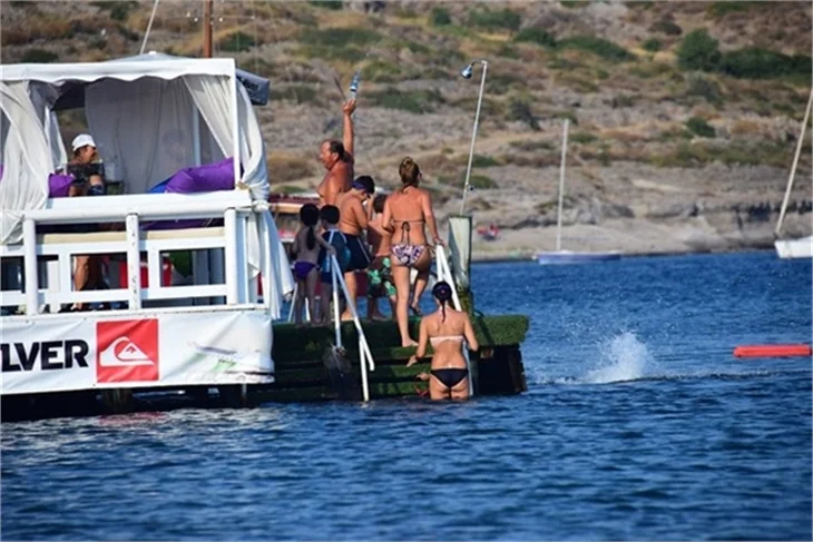 Özge Özberk'in sevgilisi ile tatil keyfi