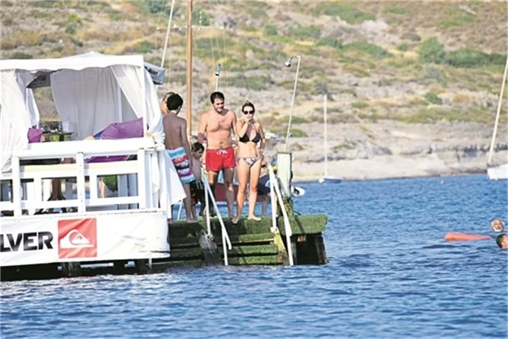 Özge Özberk'in sevgilisi ile tatil keyfi