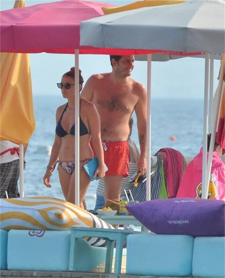 Özge Özberk'in sevgilisi ile tatil keyfi