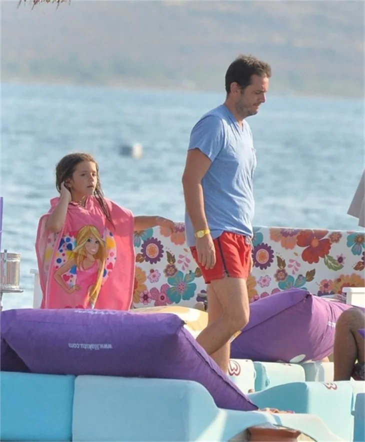 Özge Özberk'in sevgilisi ile tatil keyfi
