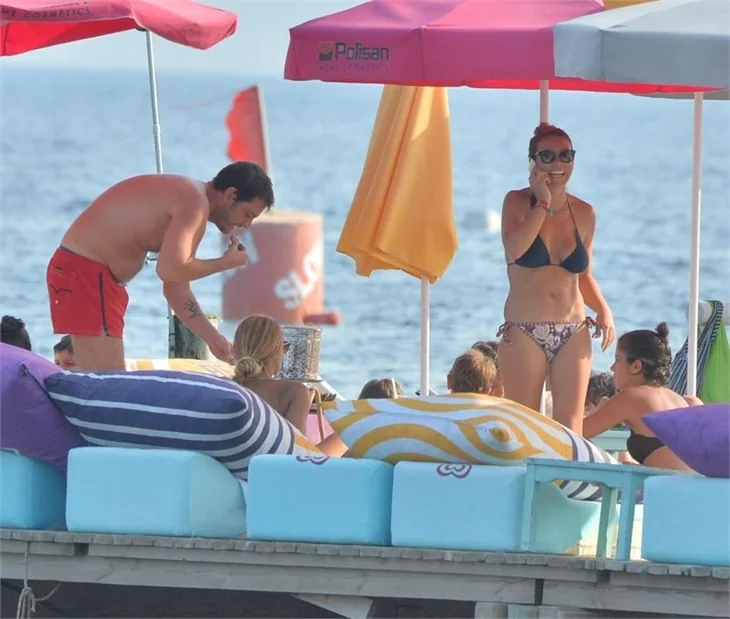 Özge Özberk'in sevgilisi ile tatil keyfi