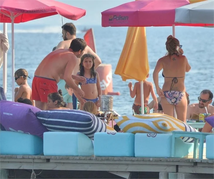 Özge Özberk'in sevgilisi ile tatil keyfi