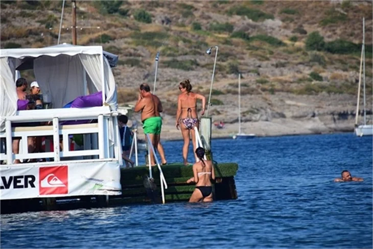 Özge Özberk'in sevgilisi ile tatil keyfi