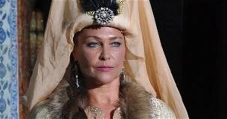 Beren Saat 'Kösem Sultan'a hazırlanıyor