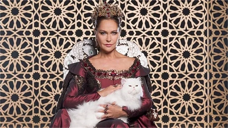 Beren Saat 'Kösem Sultan'a hazırlanıyor