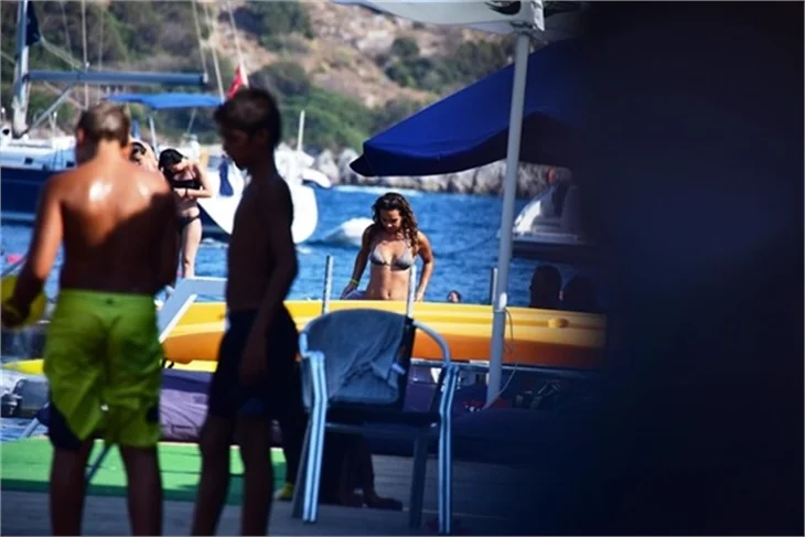 Sarp Apak ve sevgilisi tatilde!
