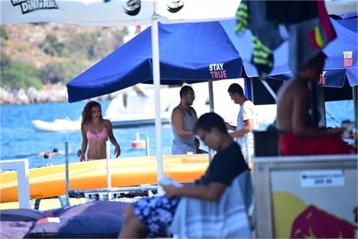 Sarp Apak ve sevgilisi tatilde!