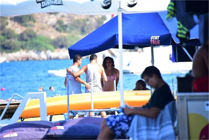 Sarp Apak ve sevgilisi tatilde!