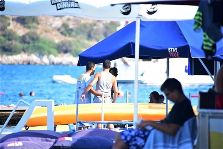 Sarp Apak ve sevgilisi tatilde!