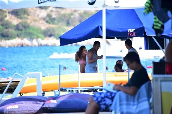 Sarp Apak ve sevgilisi tatilde!